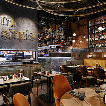 На Неглинной улице открылся Simple Wine&Bar