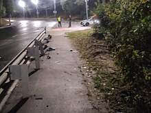 В Кировском районе Саратова «двенадцатая» влетела в заросли деревьев