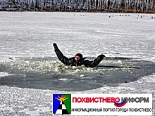 В Самаре дед провалился под лед и погиб