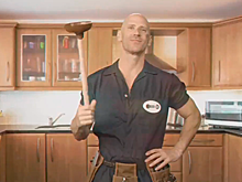 «Лысый из Brazzers» поздравил трудящихся двусмысленным роликом