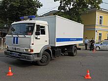 Полицейский автозак в Краснодаре раздавил курьера на мопеде