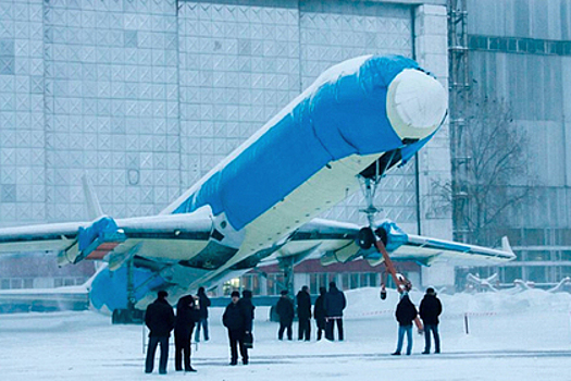 Самолет Ту-204 подвинуло ветром в Ульяновске