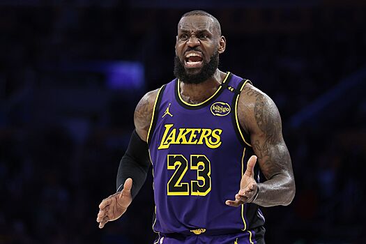 Леброн Джеймс высказался о критике в свой адрес из-за флопов и о работе Джей Джей Редика