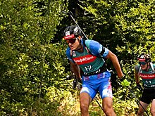 Стрельцов выиграл индивидуальную гонку на ЧР по летнему биатлону