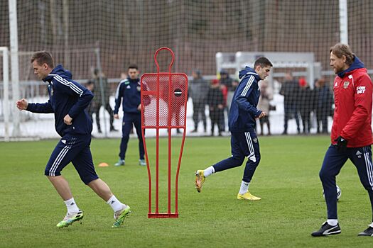 Карпин рассказал, стоит ли Арсену Захаряну возвращаться в РПЛ