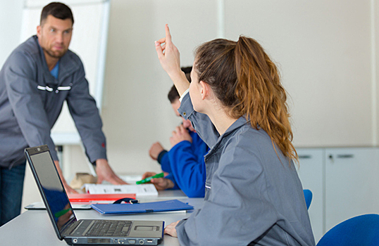 Зря учились: выяснилось, почему выпускники колледжа не работают по специальности