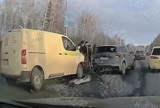 Инкассаторский автомобиль попал в ДТП на кемеровской трассе