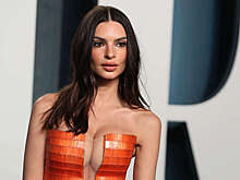 Ратаковски засняли в «голом» платье на улицах Нью-Йорка