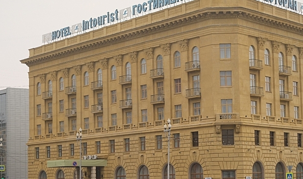 Гостиницу «Интурист» в центре Волгограда перекрасят в серый цвет