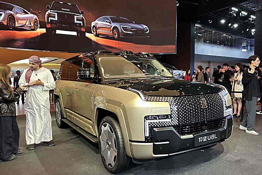BYD показал люксовый внедорожник с логотипом из чистого золота