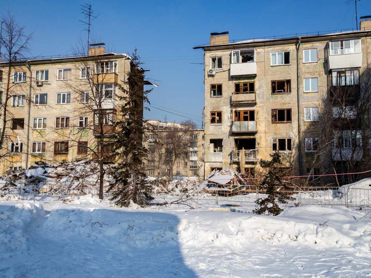 Аллею памяти на месте взорвавшегося дома на Линейной просят создать жители  Новосибирска - Рамблер/финансы