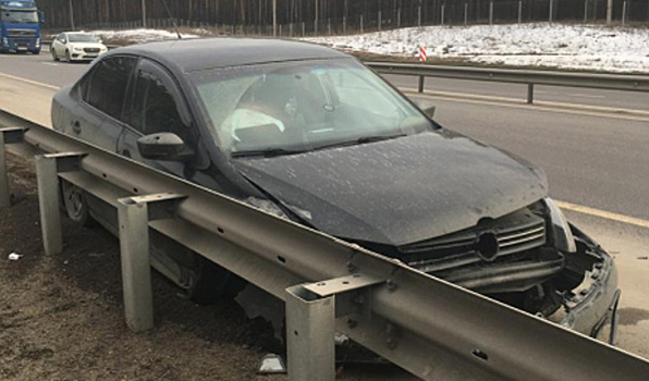 На воронежской трассе в ДТП с Volkswagen Polo пострадали двое детей и пенсионерка