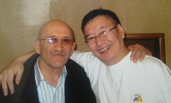 Ради друга ничего не жалко: Борец-ветеран Эдуард Гегеев хочет отдать свой глаз якутскому журналисту