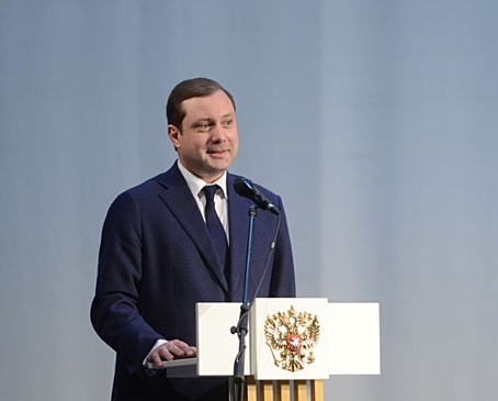 Губернатор назвал россиянку шизоидной дурой
