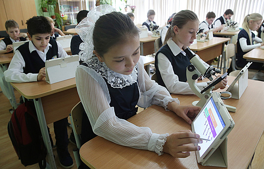 Собянин озвучил число построенных школ и детсадов