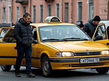 В Петербурге мигранты не смогут работать таксистами и курьерами и в 2026 году