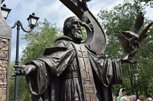 В Оренбурге митрополит Вениамин освятил памятник Сергию Радонежскому