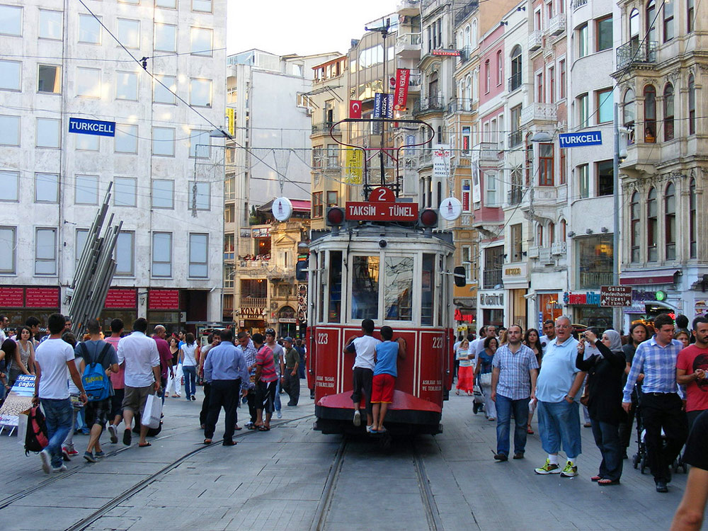 Улица Истикляль, Стамбул, Турция