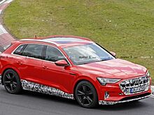 «Заряженный» электро кросс Audi E-Tron S вновь заметили в ходе скоростных испытаний