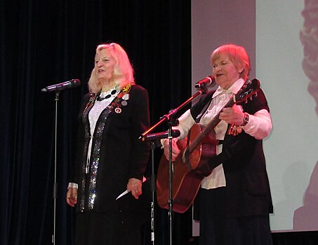 В культурном центре «Лира» состоялось мероприятие, посвящённое 100-летию комсомола