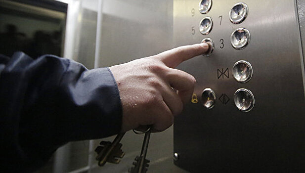 Латвийский депутат отказался ездить на лифте назло России