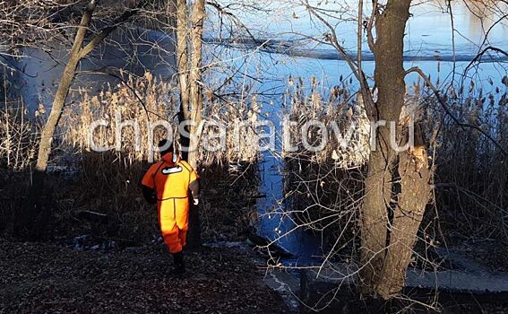 Две девочки провалились под лед, одна скончалась