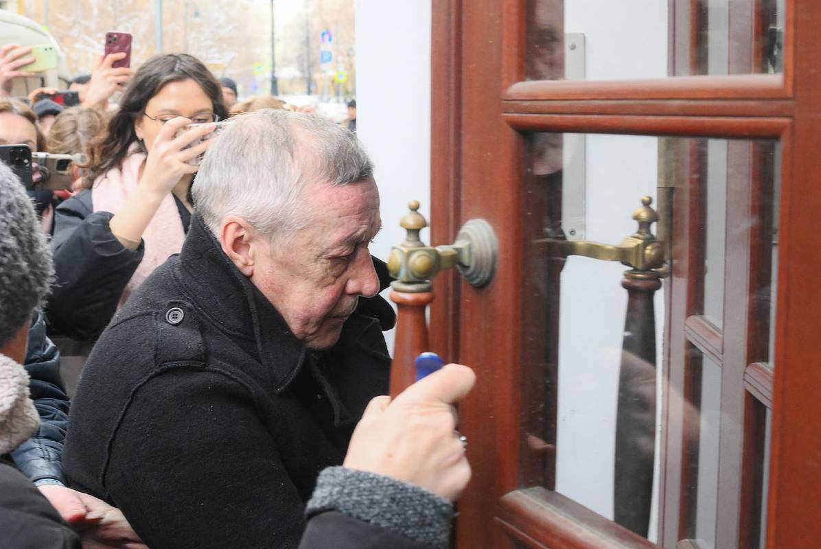 Нарколог предсказал Ефремову возращение к алкоголю