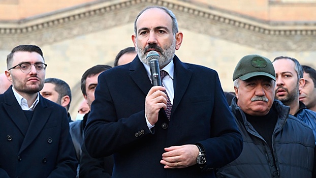 На митинге в Ереване Пашинян извинился перед соотечественниками за допущенные ошибки