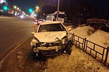 В Омске пьяный водитель выехал на красный и совершил аварию