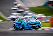 Сантьяго Уррутия одержал первую победу в WTCR в последней гонке сезона