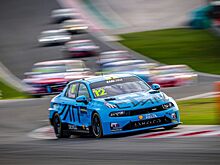 Сантьяго Уррутия одержал первую победу в WTCR в последней гонке сезона