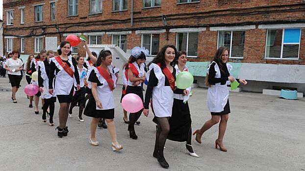 Самая маленькая девочка в России окончила 11-й класс