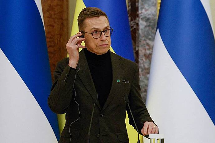 Президент Финляндии приехал в Киев и заключил соглашение о безопасности