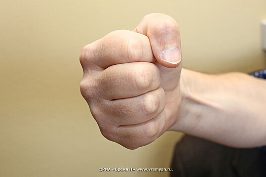 Опубликовано видео драки нижегородцев из-за поездки на такси