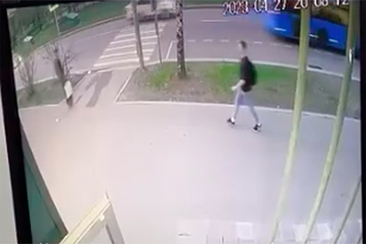 Момент наезда авто на мужчину на моноколесе в Москве попал на видео
