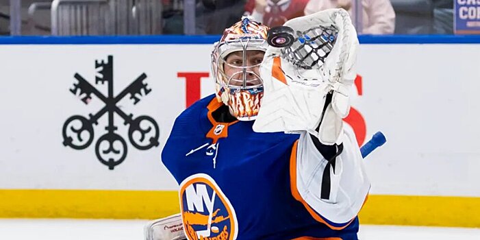 Варламов отразил 23 из 25 бросков «Каролины» в 1-м матче серии плей-офф