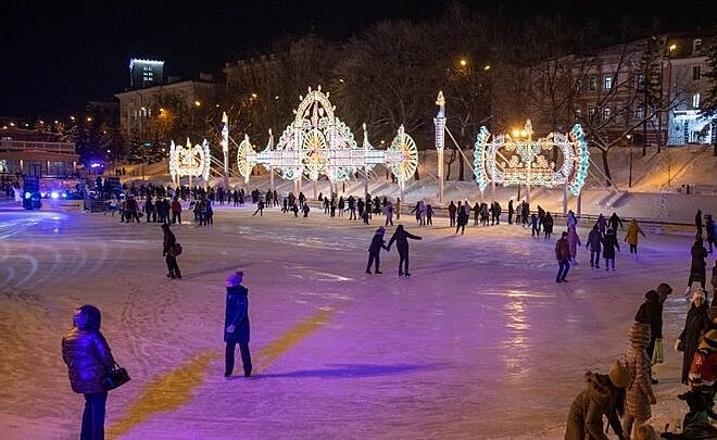В Казани открылся каток в парке "Черное озеро"