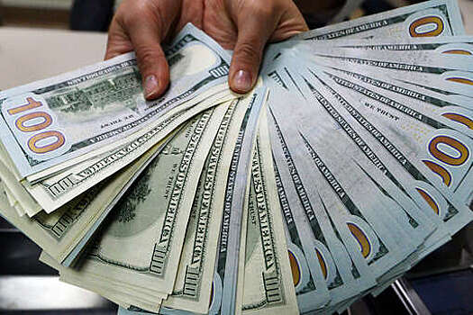 Аналитик Мустаев рассказал об инструментах для заработка в долларах и защиты от инфляции