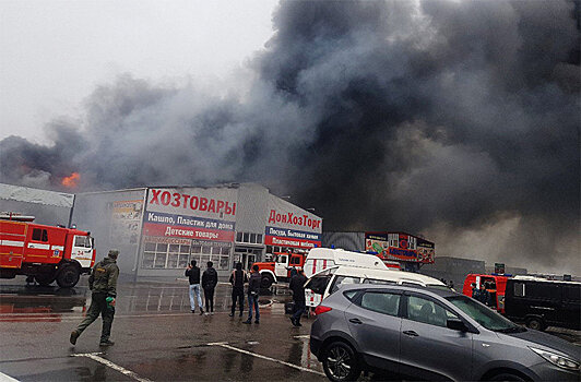 Выясняются обстоятельства крупного пожара на рынке под Ростовом