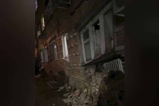Стена жилого пятиэтажного дома начала рушиться в Ростове-на-Дону