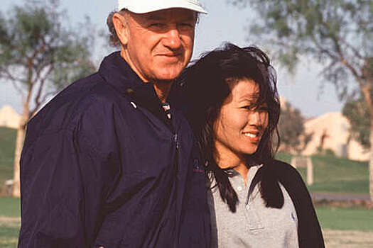 AP: жена Джина Хэкмена незадолго до смерти изучала симптомы COVID-19