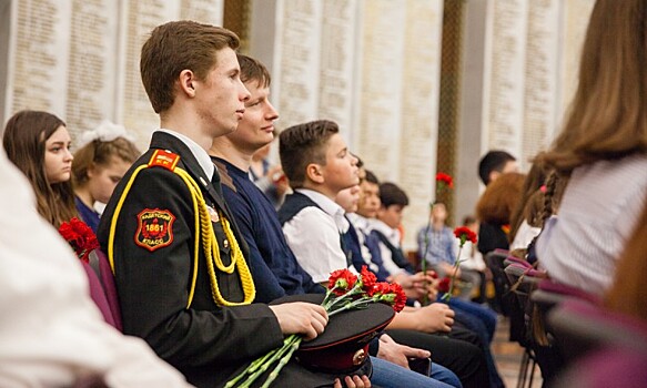 Ученики столичных школ встретились с Героями Советского Союза в Музее Победы
