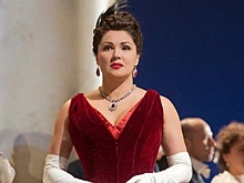 Похудевшая Анна Нетребко удивила смелым декольте