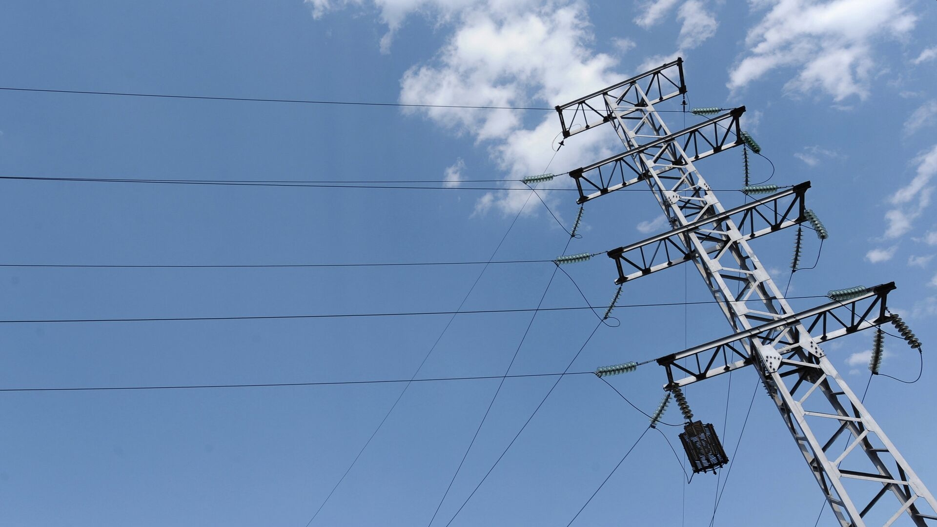 В Запорожской области без электричества остаются более 7 тыс. абонентов