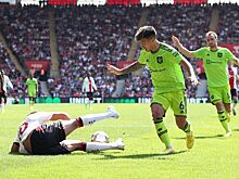 Грубые ошибки судей в пользу «Манчестер Юнайтед»: Бруну Фернандеша и Мактоминея не удалили, а ещё не дали два пенальти