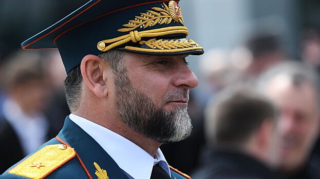 Глава МЧС Чечни грозился изнасиловать задержавших его полицейских