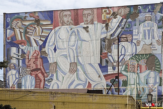 «Она так лучше сохранится»: В Волгограде историческую мозаику спрятали до лучших времён