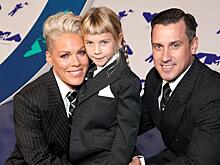 Певица Pink выступила на сцене MTV VMA-2017 с речью в поддержку дочери, которую дразнят в школе