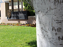 Paramount, Comcast и Netflix подали заявки на покупку Warner Bros. Discovery