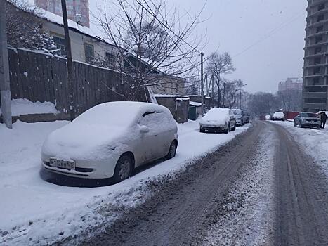 Состояние одной из дорог Владивостока возмутило горожан